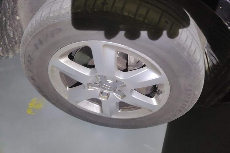 Used Audi Q7 2013 35 TFSI Ambition Edition Right Front Wheel Hub