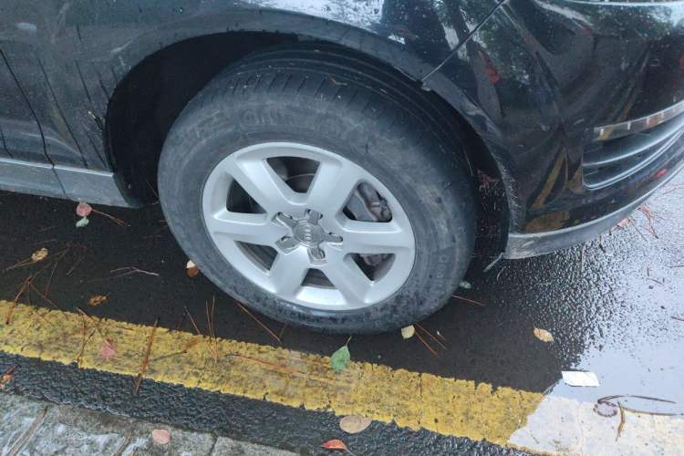 Used Audi Q7 2013 35 TFSI Ambition Edition Right Front Wheel Hub