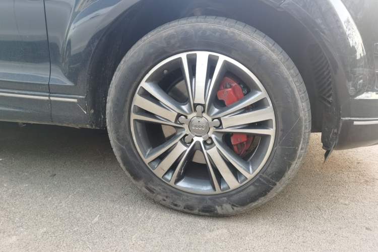 Used Audi Q7 2013 35 TDI Leading Model Right Front Wheel Hub
