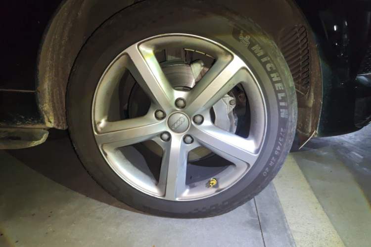 Used Audi Q7 2013 35 TFSI Technology Edition Right Front Wheel Hub