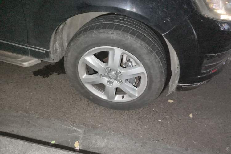 Used Audi Q7 2013 35 TFSI Ambition Edition Right Front Wheel Hub