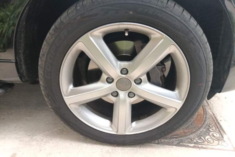 Used Audi Q7 2013 35 TFSI Technology Edition Right Front Wheel Hub