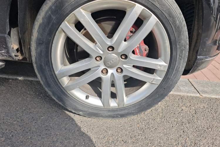 Used Audi Q7 2013 35 TFSI Ambition Edition Right Front Wheel Hub