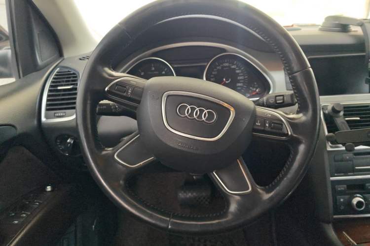 Used Audi Q7 2013 35 TDI Exclusive Edition Steering Wheel