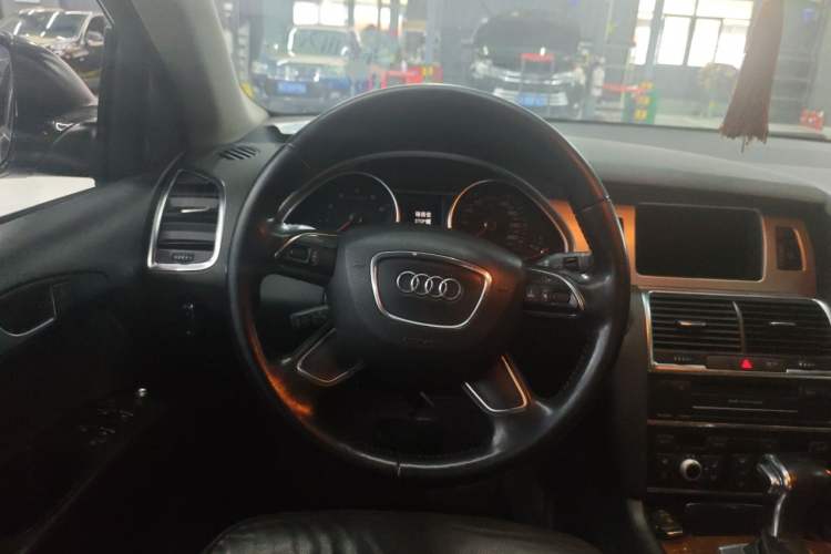 Used Audi Q7 2013 35 TFSI Technology Edition Steering Wheel