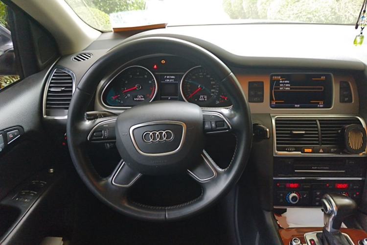 Used Audi Q7 2013 35 TFSI Ambition Edition Steering Wheel