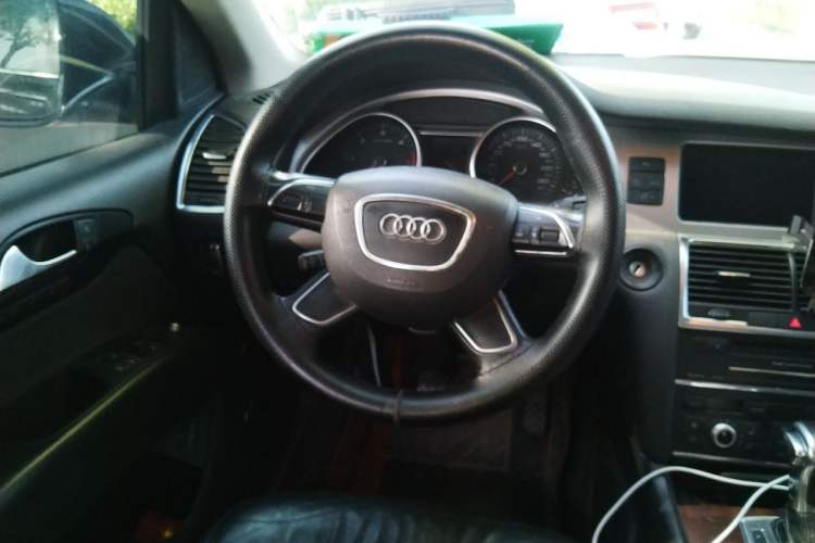 Used Audi Q7 2013 35 TDI Leading Model Steering Wheel