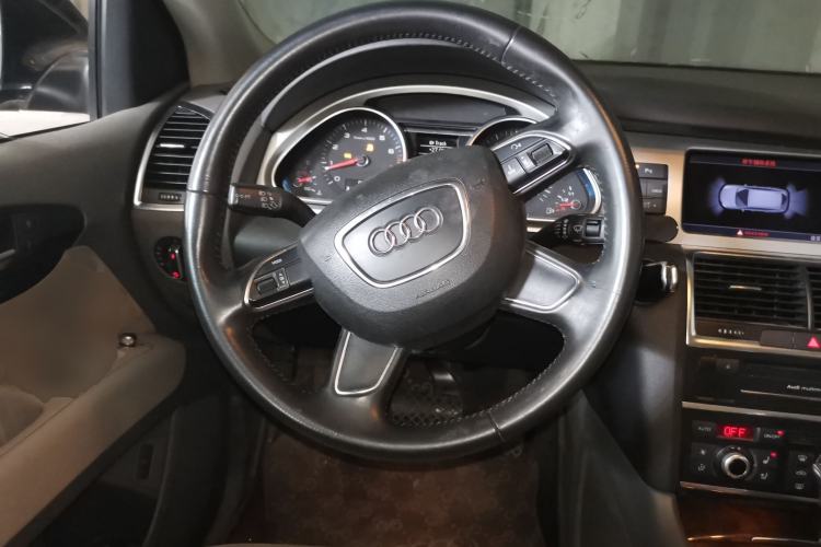 Used Audi Q7 2013 35 TFSI Ambition Edition Steering Wheel
