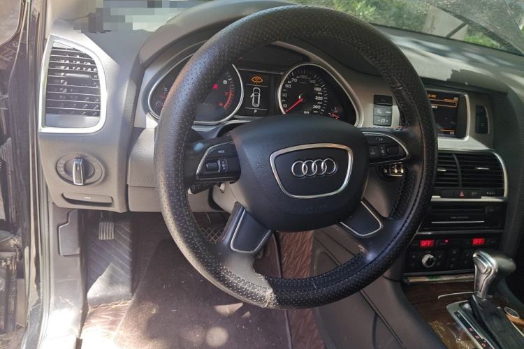 Used Audi Q7 2013 35 TFSI Ambition Edition Steering Wheel