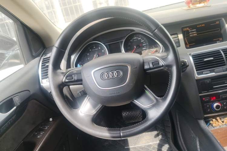 Used Audi Q7 2013 35 TFSI Technology Edition Steering Wheel