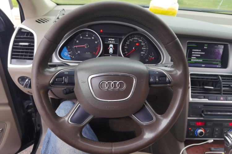 Used Audi Q7 2013 35 TFSI Ambition Edition Steering Wheel