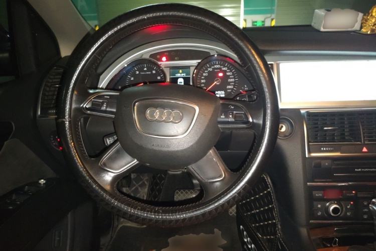 Used Audi Q7 2013 35 TFSI Ambition Edition Steering Wheel
