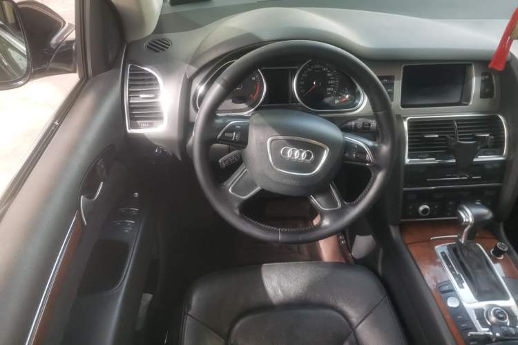 Used Audi Q7 2013 35 TFSI Ambition Edition Steering Wheel