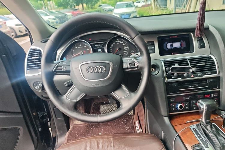 Used Audi Q7 2013 35 TFSI Ambition Edition Steering Wheel
