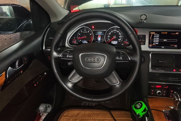 Used Audi Q7 2013 35 TFSI Ambition Edition Steering Wheel