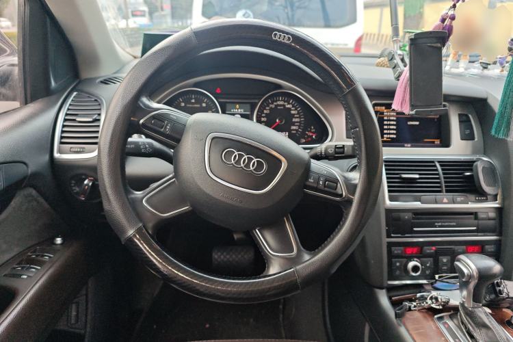 Used Audi Q7 2013 35 TFSI Ambition Edition Steering Wheel