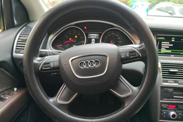 Used Audi Q7 2013 35 TFSI Ambition Edition Steering Wheel