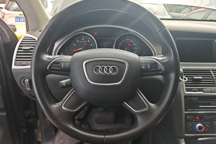 Used Audi Q7 2013 35 TFSI Ambition Edition Steering Wheel