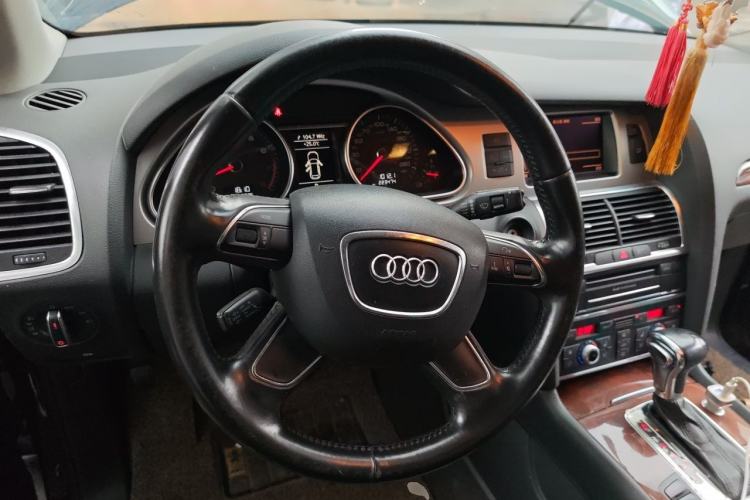 Used Audi Q7 2013 35 TFSI Ambition Edition Steering Wheel