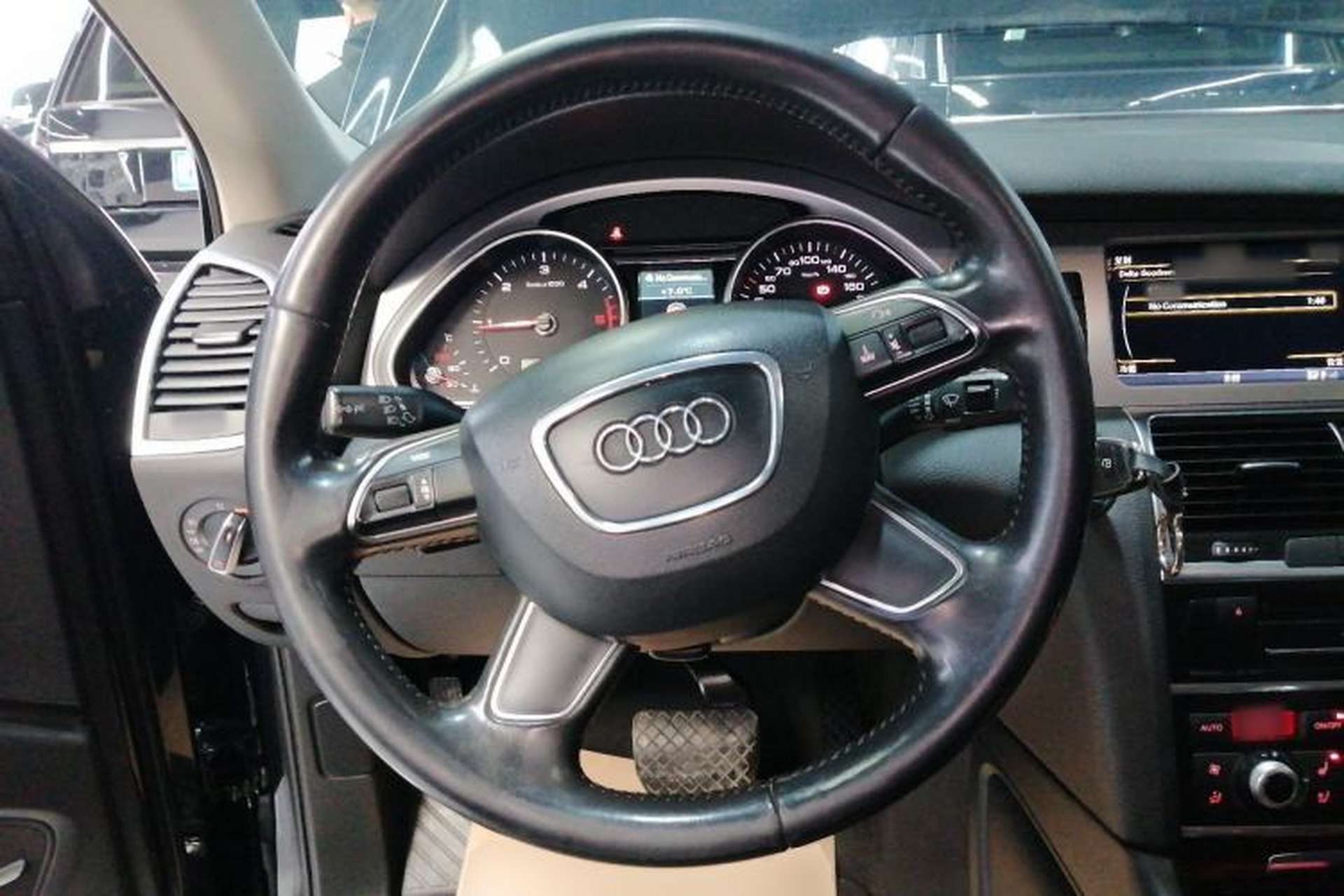 Used Audi Q7 2013 35 TDI Leading Model Steering Wheel