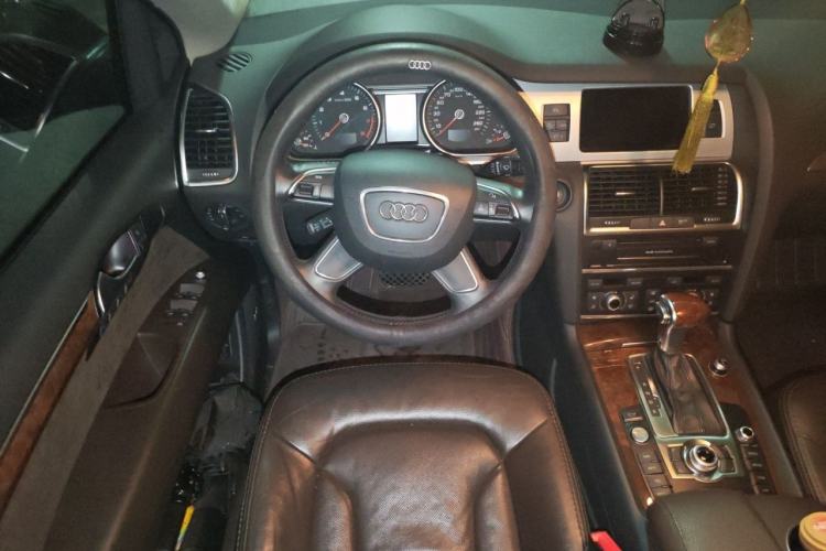 Used Audi Q7 2013 35 TFSI Comfort Model Steering Wheel
