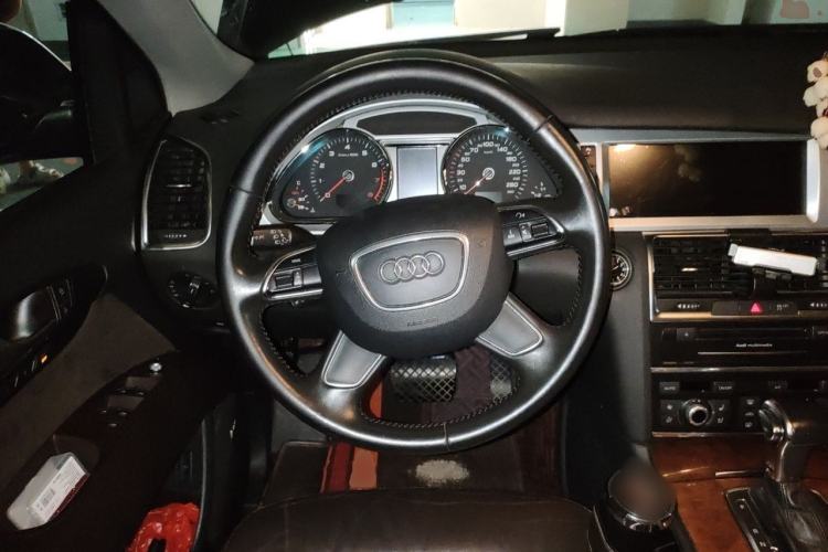 Used Audi Q7 2013 35 TFSI Comfort Model Steering Wheel