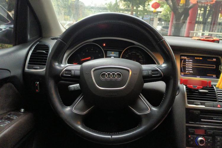 Used Audi Q7 2013 35 TFSI Ambition Edition Steering Wheel