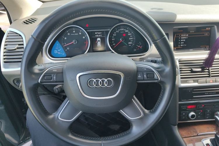 Used Audi Q7 2013 35 TFSI Ambition Edition Steering Wheel