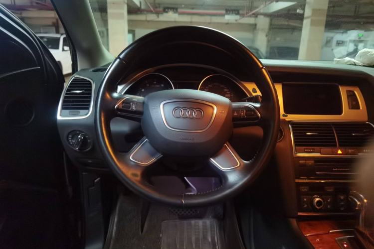 Used Audi Q7 2013 35 TFSI Ambition Edition Steering Wheel