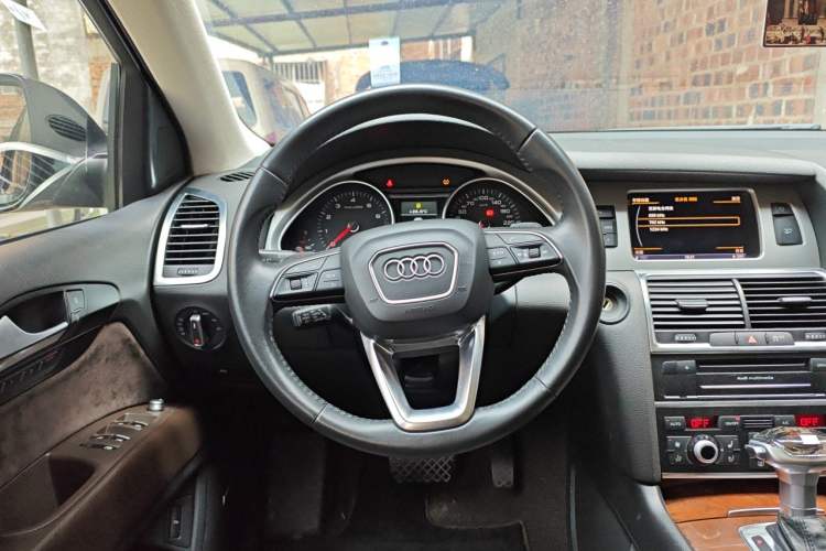 Used Audi Q7 2013 35 TFSI Technology Edition Steering Wheel