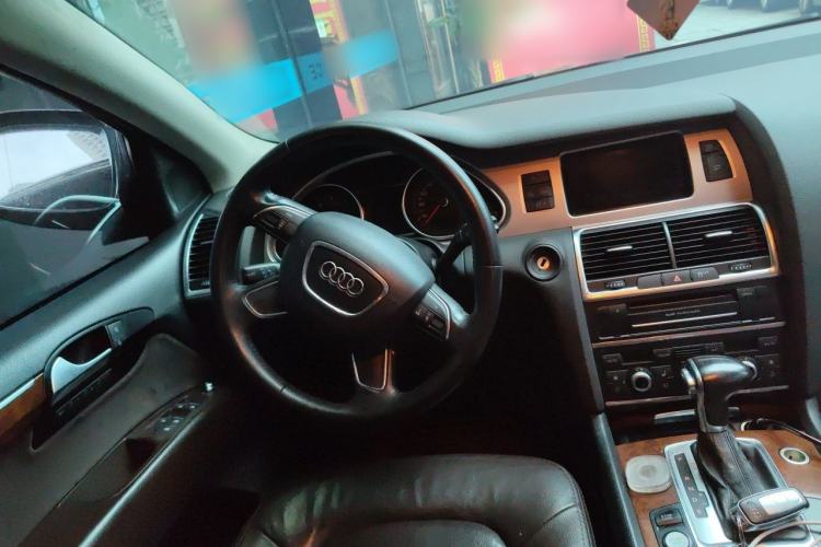 Used Audi Q7 2013 35 TFSI Ambition Edition Steering Wheel