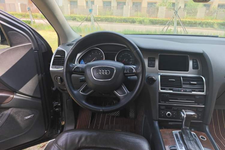 Used Audi Q7 2013 35 TFSI Technology Edition Steering Wheel