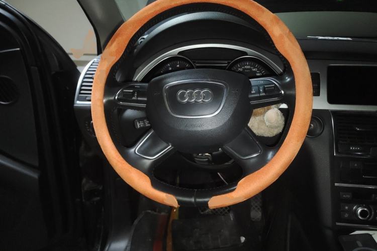 Used Audi Q7 2013 35 TFSI Ambition Edition Steering Wheel