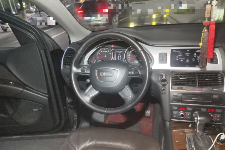 Used Audi Q7 2013 35 TFSI Ambition Edition Steering Wheel