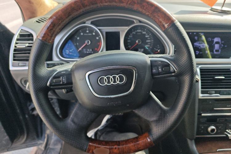Used Audi Q7 2013 35 TFSI Ambition Edition Steering Wheel