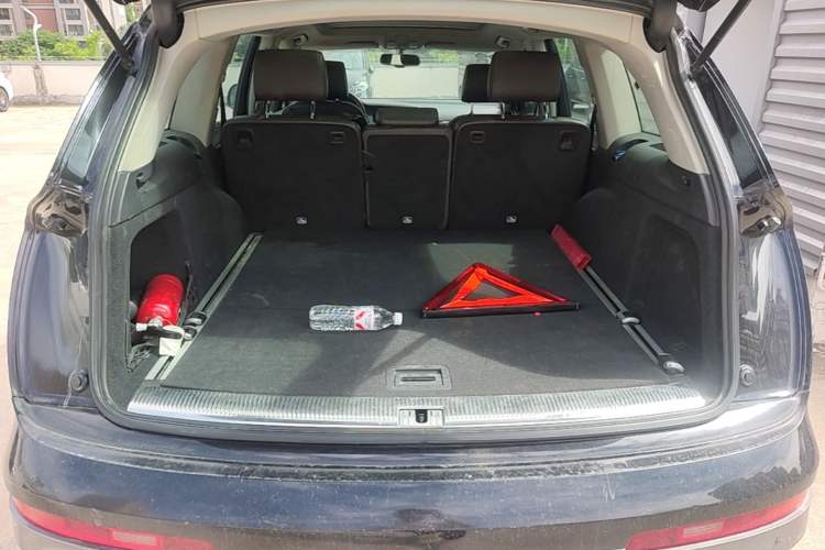 Used Audi Q7 2013 35 TFSI Ambition Edition Trunk