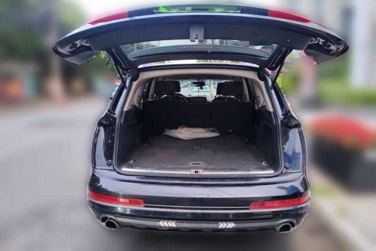 Used Audi Q7  Trunk