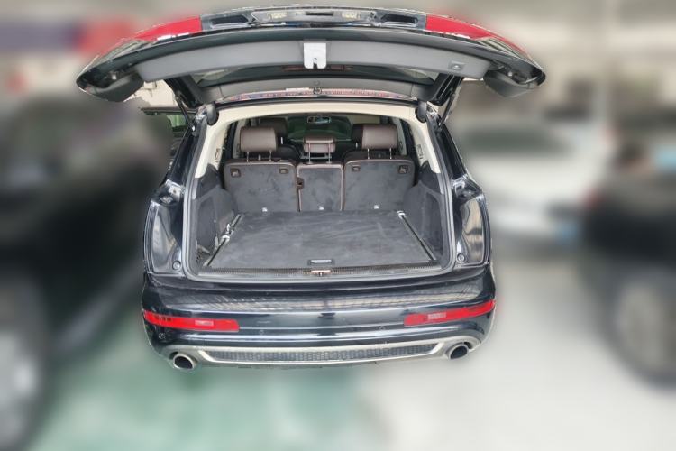 Used Audi Q7 2013 35 TDI Leading Model Trunk