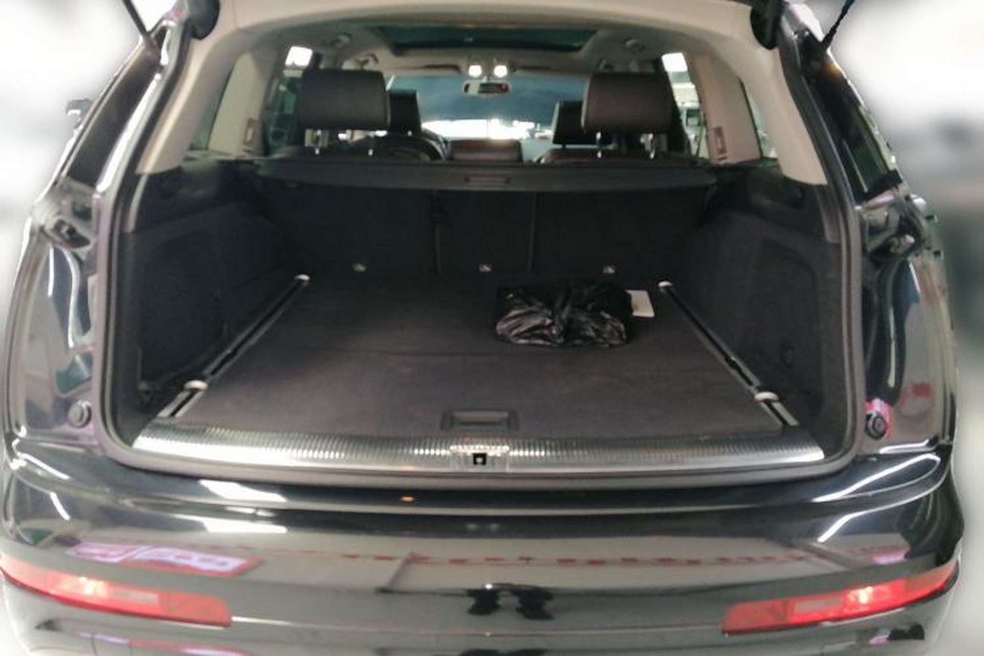 Used Audi Q7 2013 35 TDI Leading Model Trunk