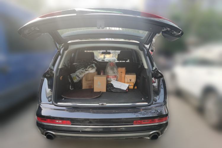 Used Audi Q7 2013 35 TDI Leading Model Trunk