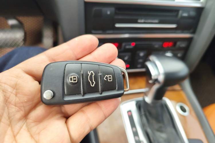 Used Audi Q7 2013 35 TDI Exclusive Edition Vehicle Key