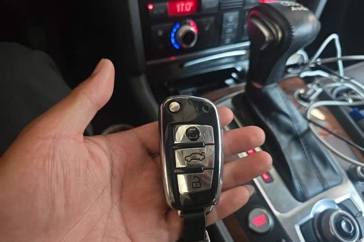 Used Audi Q7  Vehicle Key