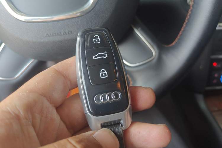 Used Audi Q7 2013 35 TFSI Ambition Edition Vehicle Key