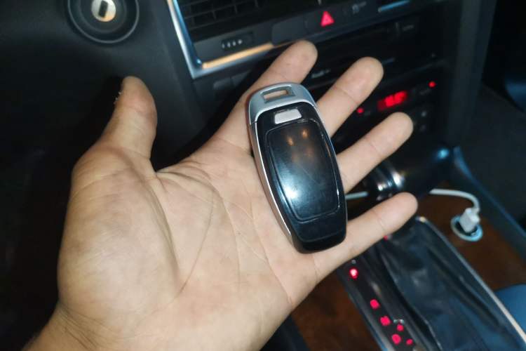 Used Audi Q7  Vehicle Key