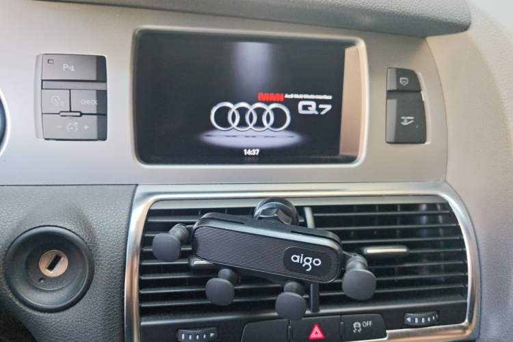 Used Audi Q7 2013 35 TFSI Ambition Edition Audio And AC Panel