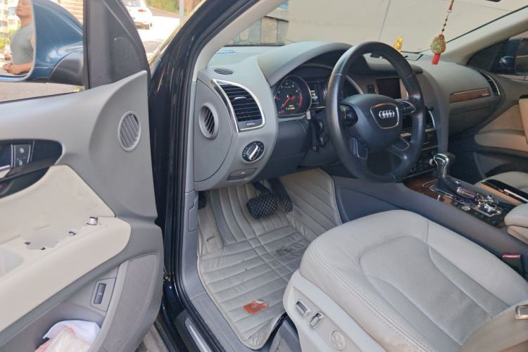 Used Audi Q7 2013 35 TFSI Ambition Edition Driver Seat
