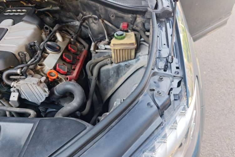 Used Audi Q7 2013 35 TFSI Ambition Edition Engine Bay Left