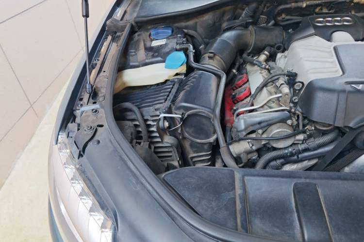 Used Audi Q7 2013 35 TFSI Ambition Edition Engine Bay Right