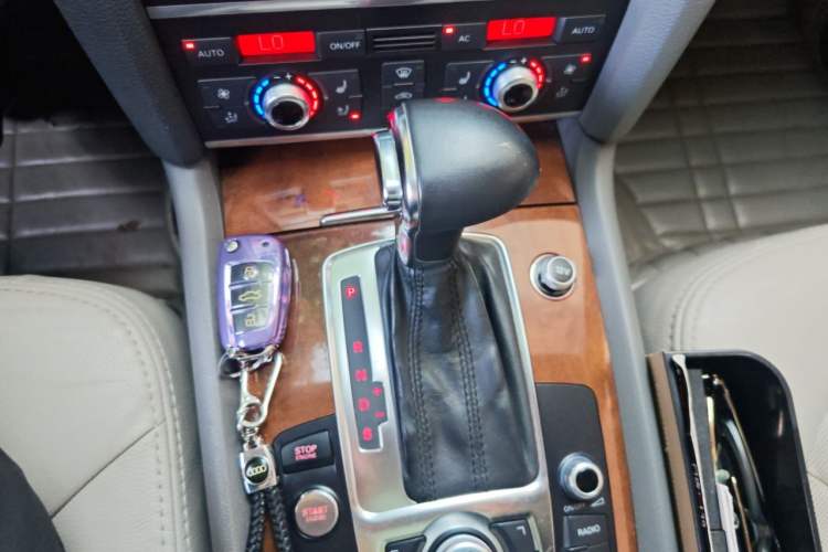 Used Audi Q7 2013 35 TFSI Ambition Edition Gear Lever
