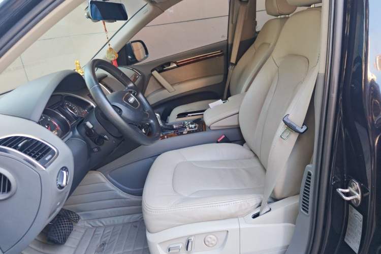 Used Audi Q7 2013 35 TFSI Ambition Edition Left Front Seat